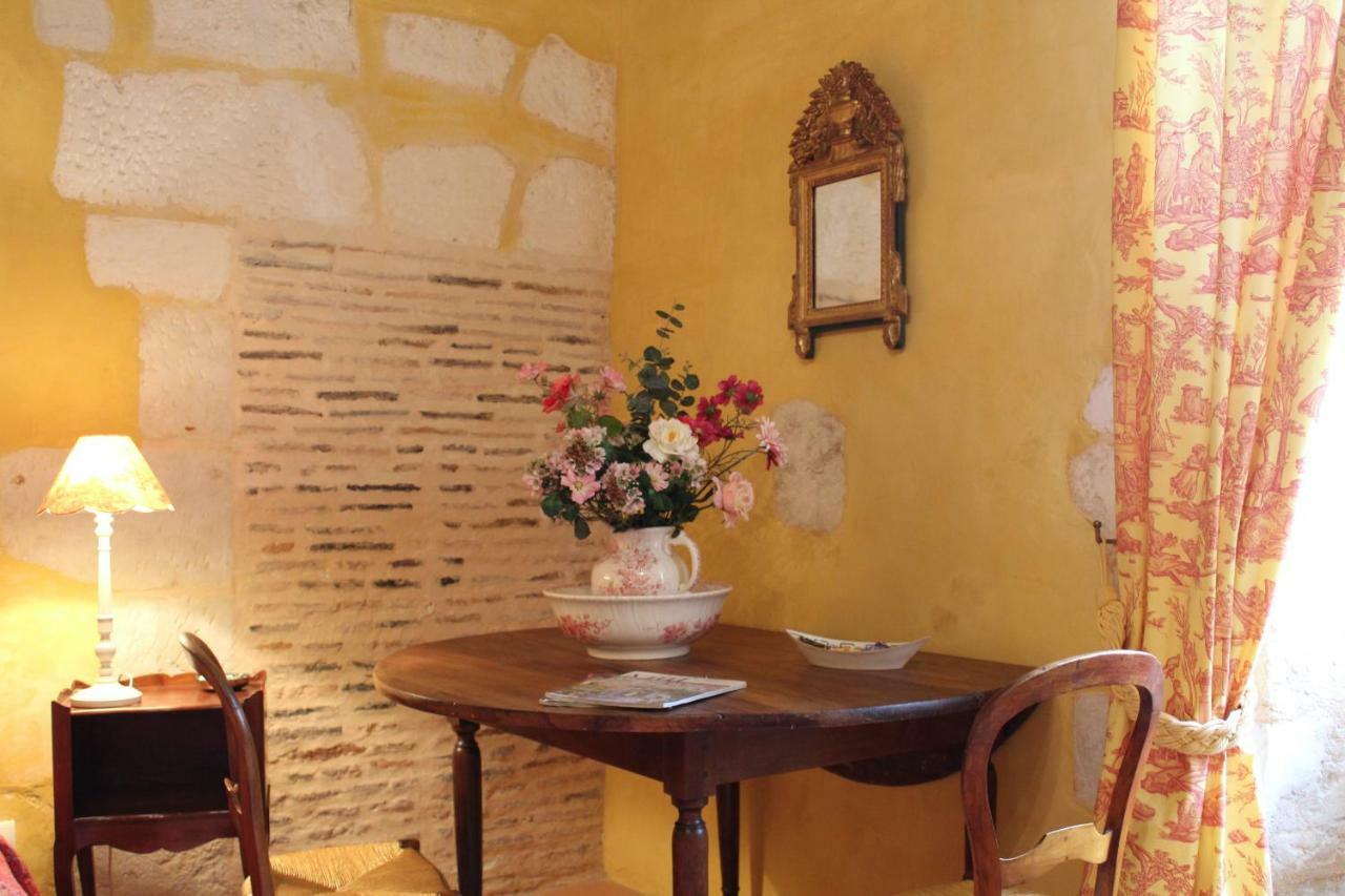 Chateau La Gentilhommiere Du Puits Notre-Dame 30 Rue De L'Eglise 24110 Saint Leon Sur L'Isle Zewnętrze zdjęcie