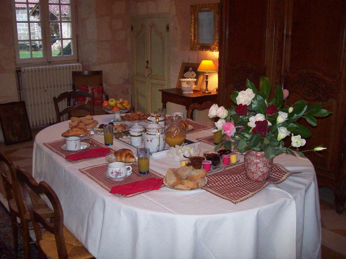 Chateau La Gentilhommiere Du Puits Notre-Dame 30 Rue De L'Eglise 24110 Saint Leon Sur L'Isle Zewnętrze zdjęcie