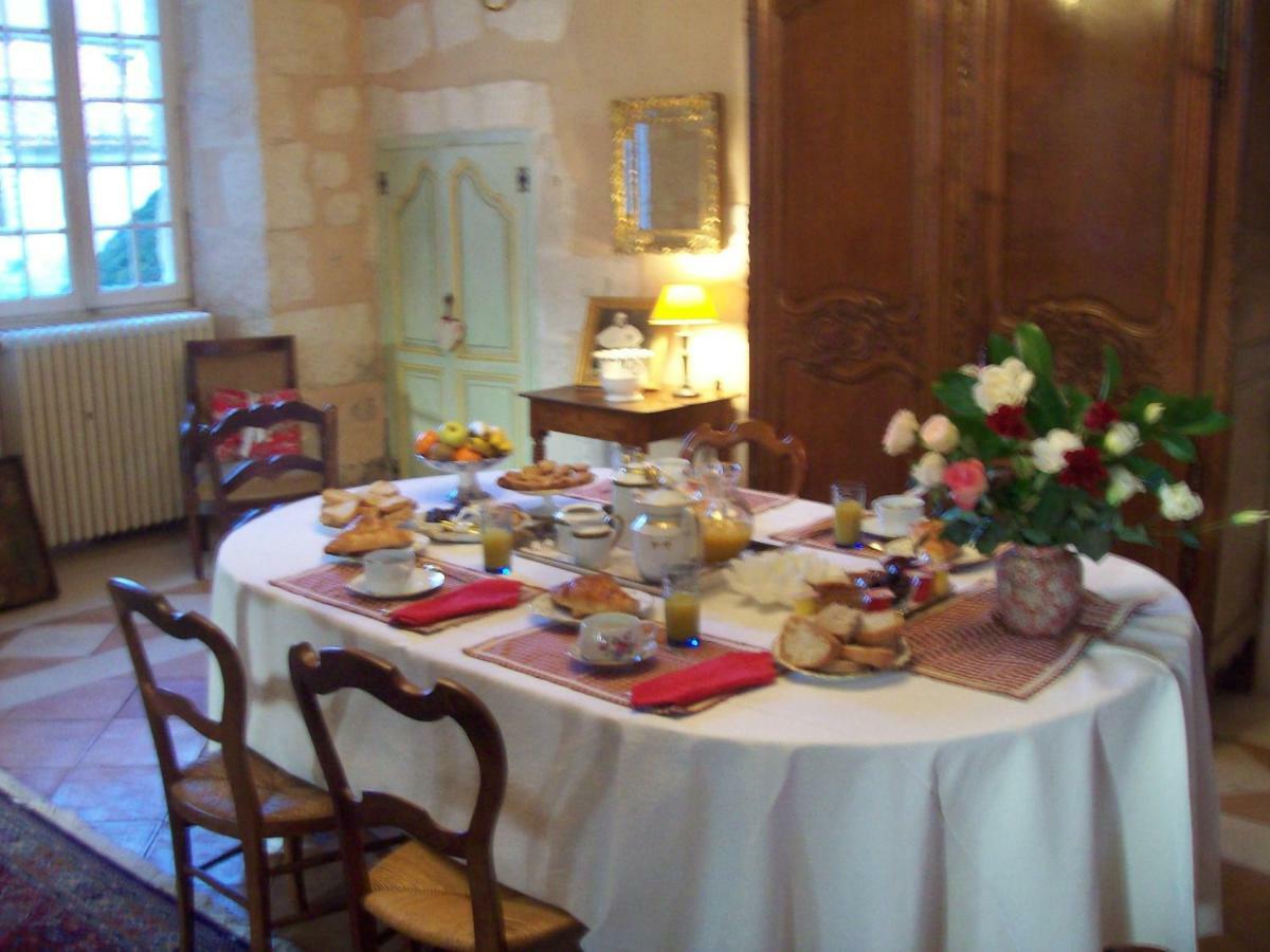 Chateau La Gentilhommiere Du Puits Notre-Dame 30 Rue De L'Eglise 24110 Saint Leon Sur L'Isle Zewnętrze zdjęcie